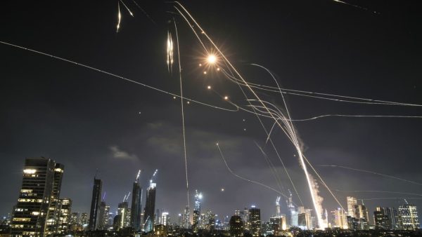 Los militares de EE. UU. ayudaron a Israel a derribar misiles iraníes