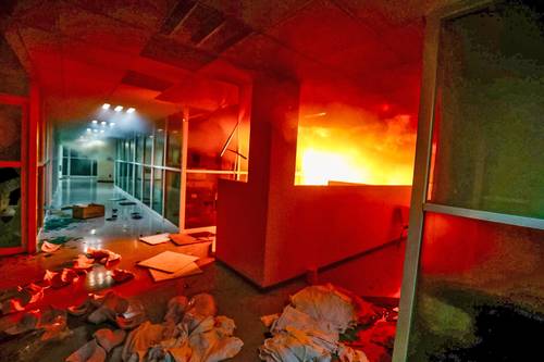 Maestros de Guerrero irrumpen en el SNTE y causan destrozos