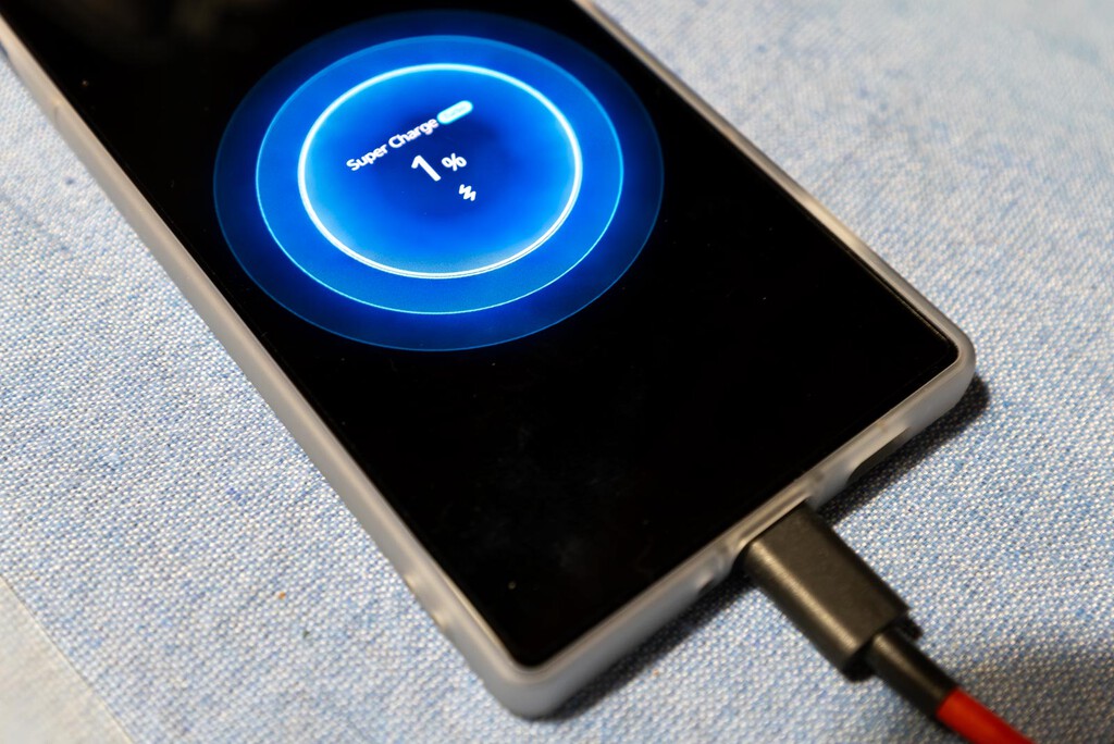 Mi cargador del móvil calentaba mucho, estas son las tres cosas que miro para saber qué hacer y cómo solucionarlo