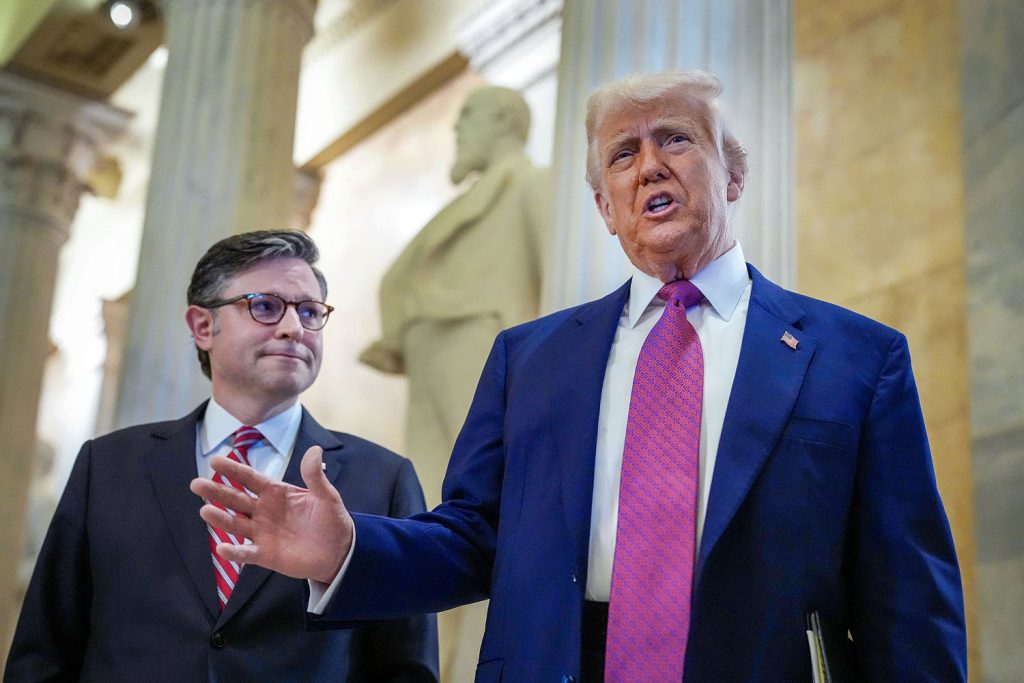 Mientras despotricaba contra la Sociedad Federalista, Trump se delató inadvertidamente