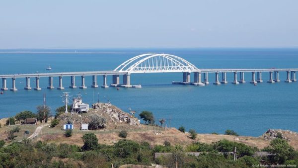 Operación especial: Ucrania dice haber dañado puente en Crimea