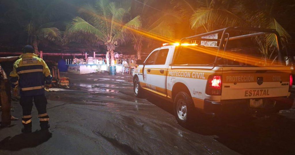 Prevén lluvias fuertes para Sinaloa y Michoacán; evacúan 61 personas en Colima