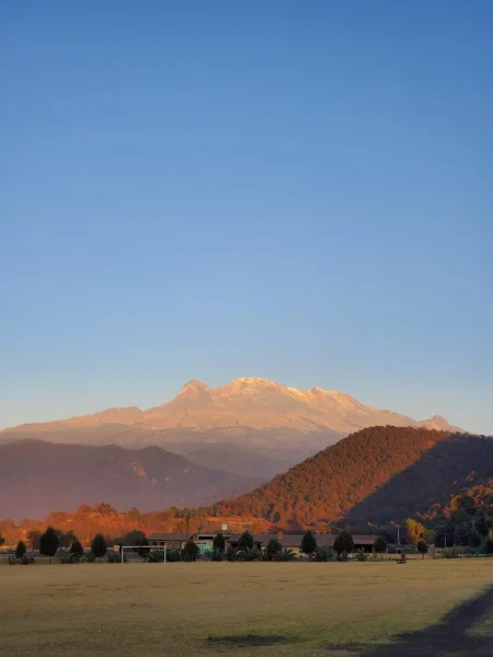 Rancho La Mesa, una escapada entre bosques y volcanes