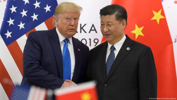 Trump dice que llamada con presidente chino Xi Jinping fue "muy positiva"