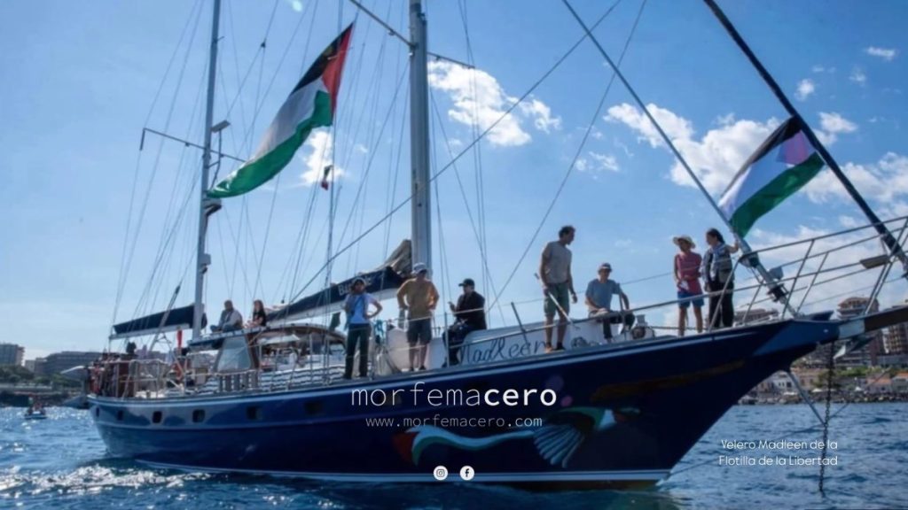 Un barco y muchas banderas