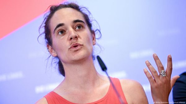 Activista Carola Rackete deja su puesto en el Parlamento Europeo