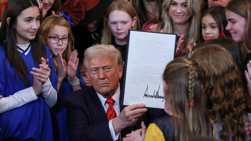 Administración de Trump demanda a California por la participación de deportistas transgénero en escuelas