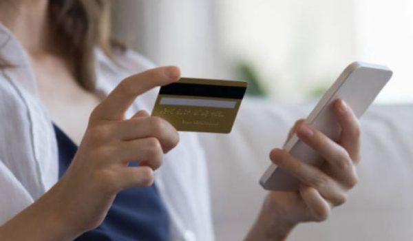 Alertan a usuarios de Banamex y BBVA por revisión del SAT