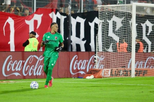 Argentinos atacan a Keylor Navas por llegar a Pumas; en México se burlan del Newell´s