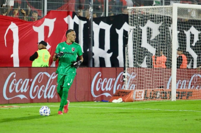 Argentinos atacan a Keylor Navas por llegar a Pumas; en México se burlan del Newell´s