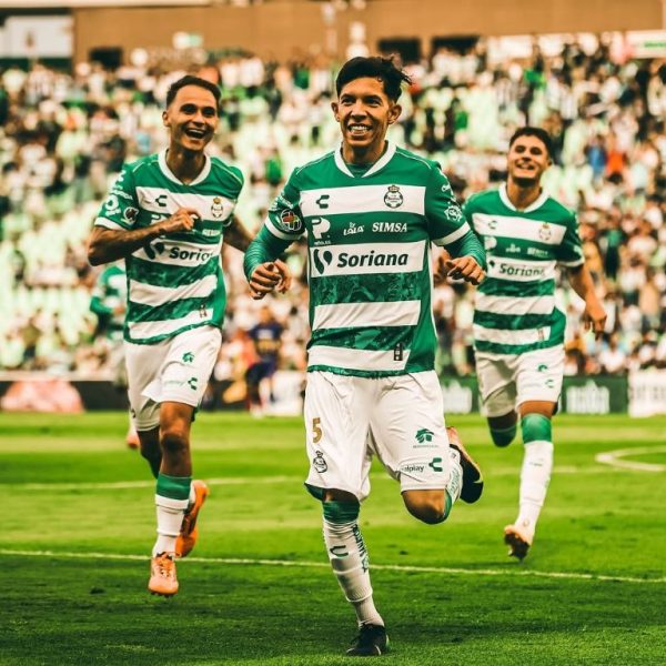El campeón sigue con todo: Remontaron a Santos Laguna y se quedan los tres puntos
