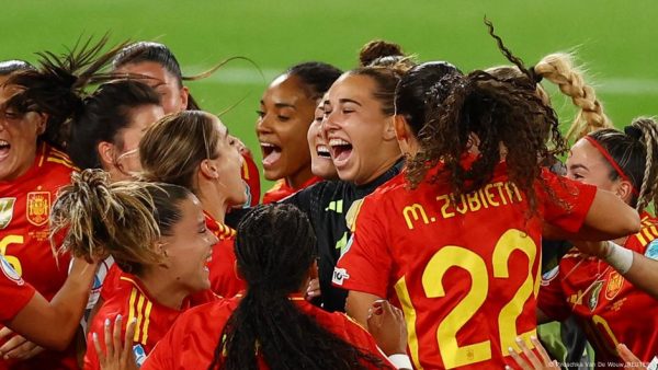 España gana 2-0 a Suiza y avanza a semifinales de Eurocopa
