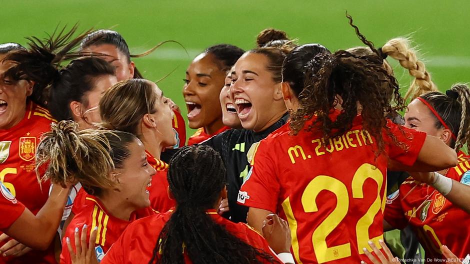 España gana 2-0 a Suiza y avanza a semifinales de Eurocopa