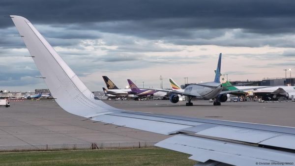 Falla técnica interrumpe más de 120 vuelos en el Reino Unido