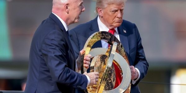 ¿Gianni Infantino le regaló el Trofeo del Mundial de Clubes a Donald Trump?