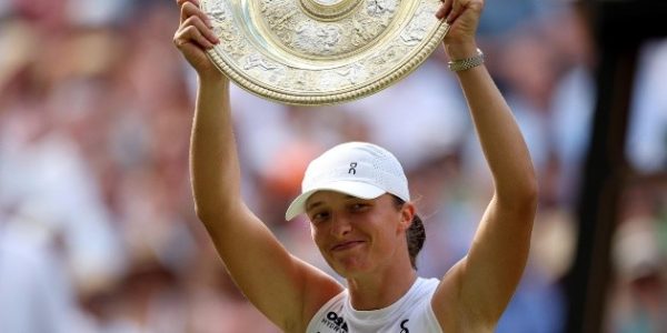 Iga Swiatek logra su primer título de Wimbledon
