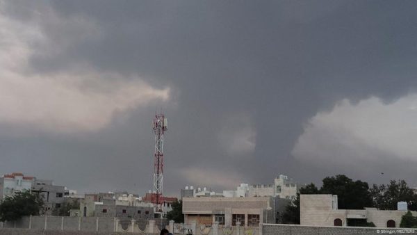 Israel bombardea el puerto de Al Hodeida en Yemen