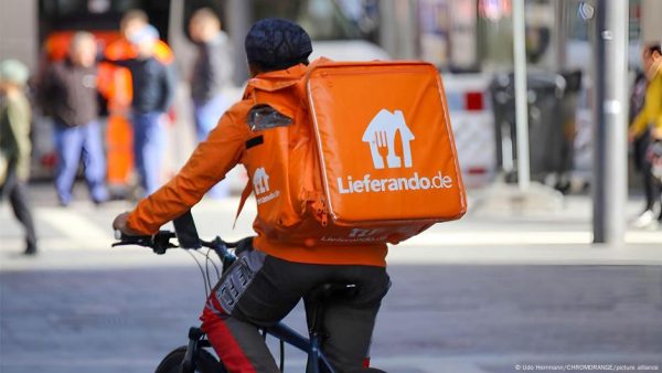 Lieferando despedirá a 2.000 empleados de reparto a domicilio en Alemania