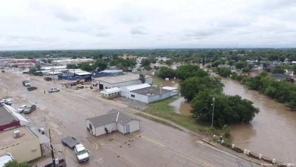 Muertes por inundaciones en Texas sobrepasan las 100