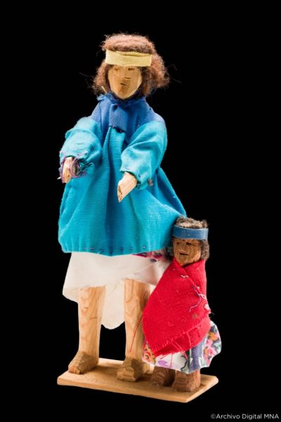 Muñeca rarámuri, las artesanías que elogian la indumentaria tradicional