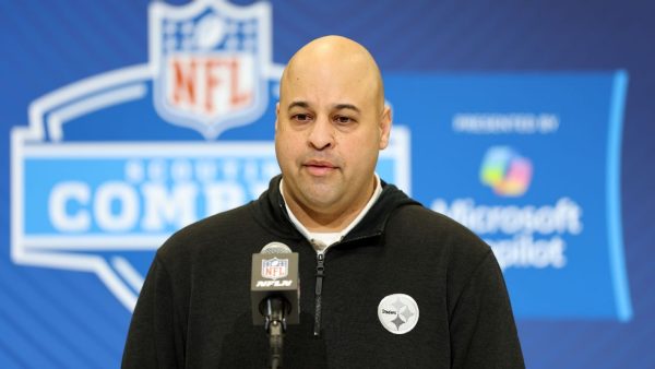 Steelers firman a GM Khan un nuevo contrato de 3 años