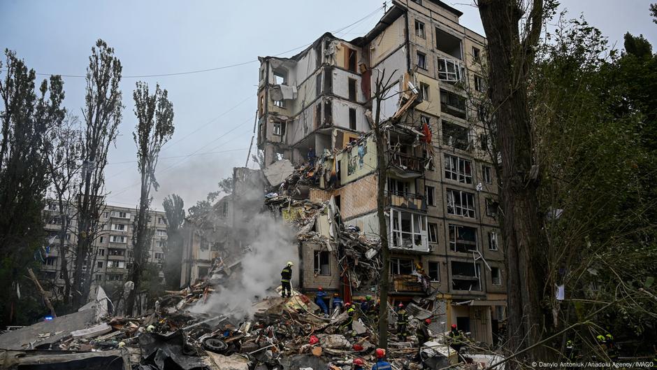 Suben a 26 los muertos por ataques rusos en Kiev