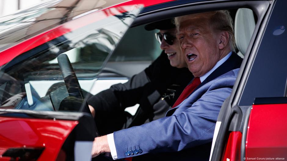 Trump llama "tren descarrilado" a Musk y anticipa fracaso de su partido