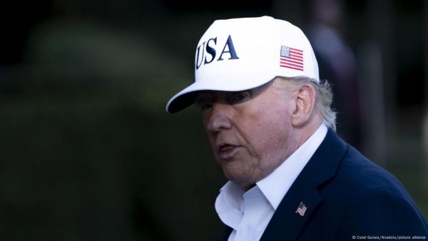 Trump pide a seguidores cesar ataques por archivos Epstein