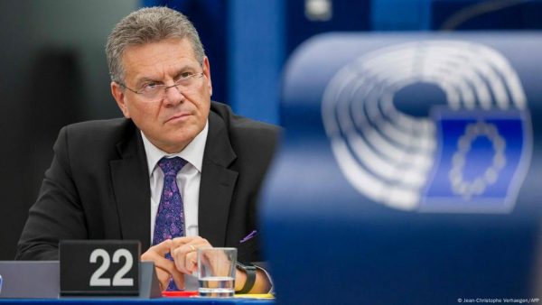 Unión Europea busca negociar con EE.UU., pero prepara represalias