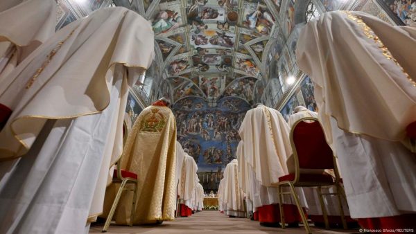 Vaticano: arzobispo francés lidera comisión contra pedofilia