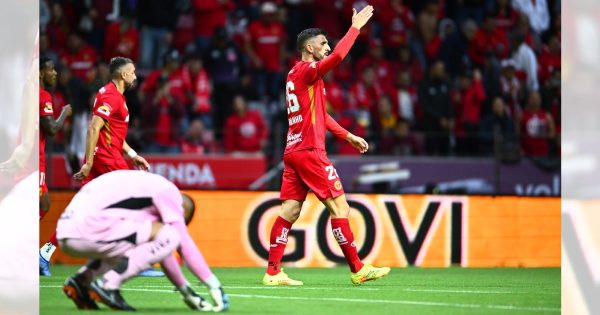 VIDEO: Paulinho 'baila' a Nahuel Guzmán y anota golazo