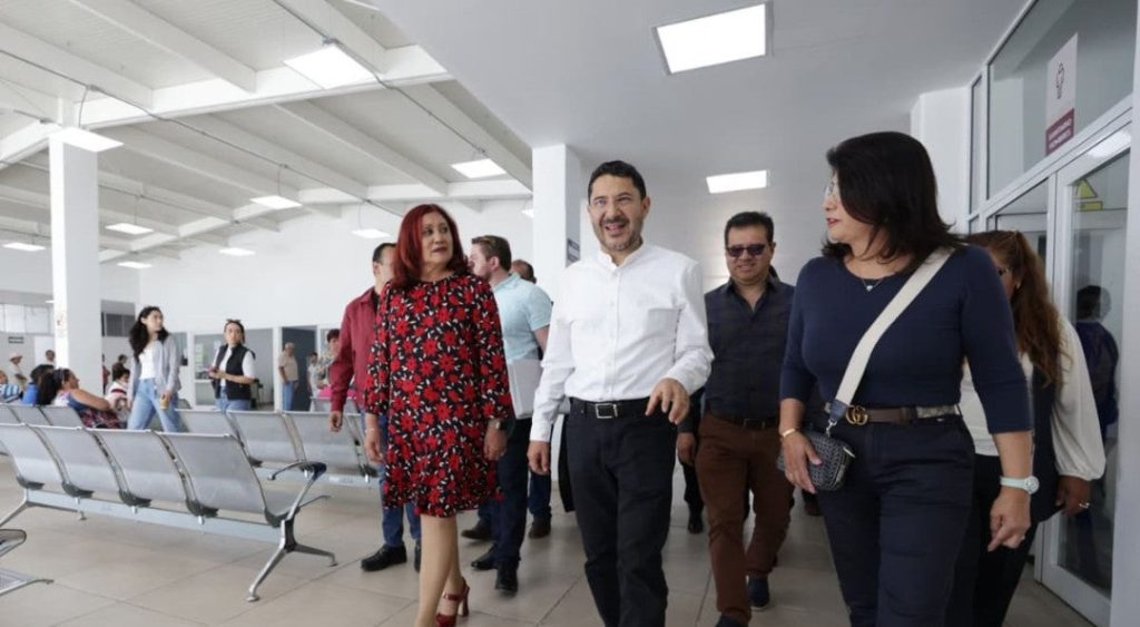 Visita Martí Batres unidad de medicina familiar del ISSSTE 'Tecámac', Estado de México