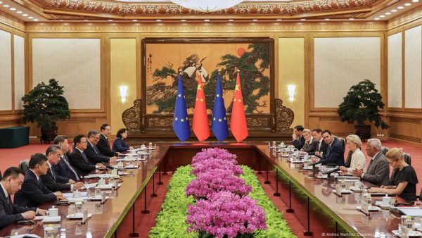 Xi pide a UE reforzar su relación en la "dirección correcta"