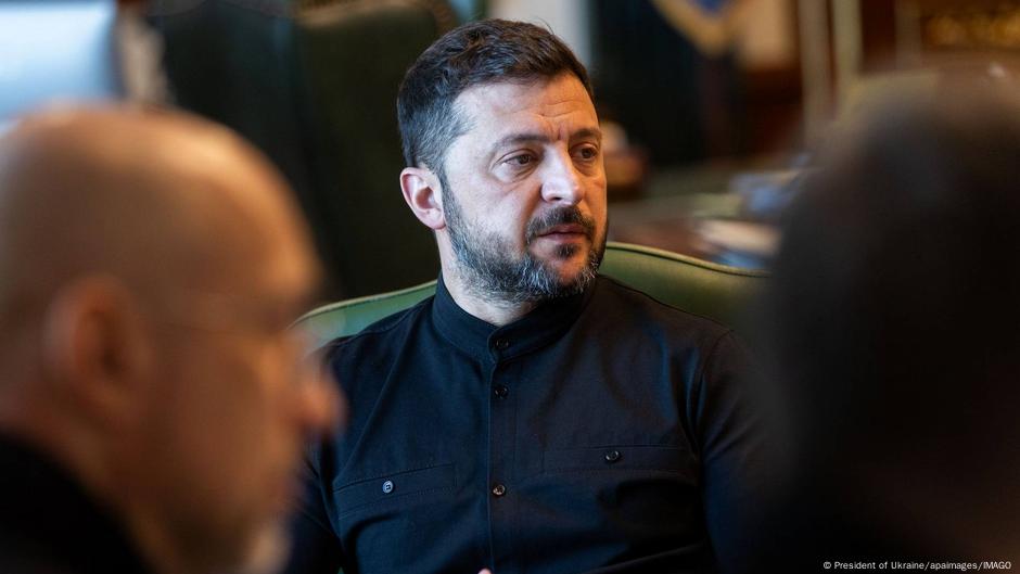 Zelenski asegura que Rusia ha empezado a hablar sobre una posible cumbre entre él y Putin