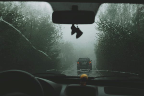 ¿Al viajar por el país, un seguro de auto cubre daños por lluvias?