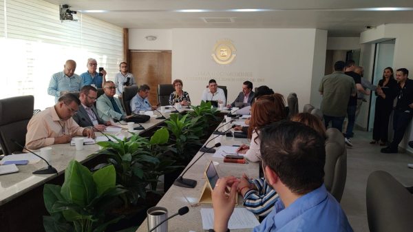 Analizan la propuesta de Diputado Migrante de David Figueroa