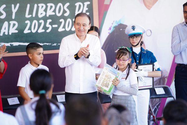 Arranca ciclo escolar 2025-2026 con inversión histórica de más de 8 mil 600 millones en educación