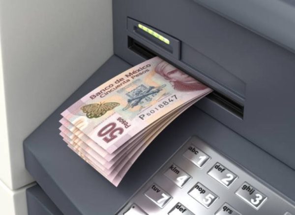 Banxico alerta por billetes falsos en cajeros automáticos