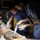 Bombas Detonan Mientras Mehdi Habla con Dos Médicos Estadounidenses en Gaza