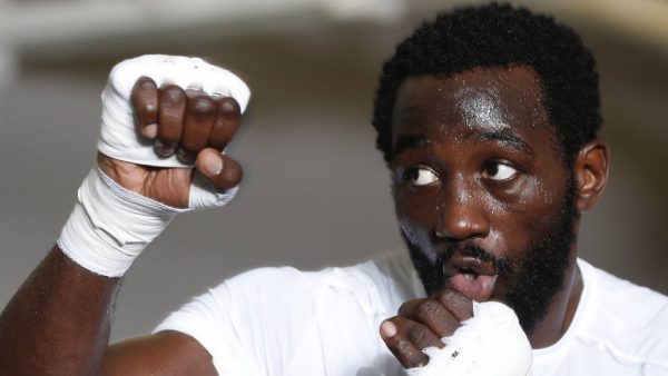 Canelo ya presume impresionante físico de cara a su pelea con Terence Crawford en Las Vegas