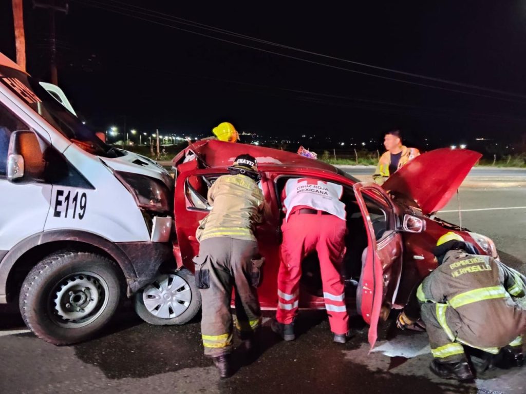 Choque múltiple en la carretera a Nogales deja 4 lesionados y un atrapado