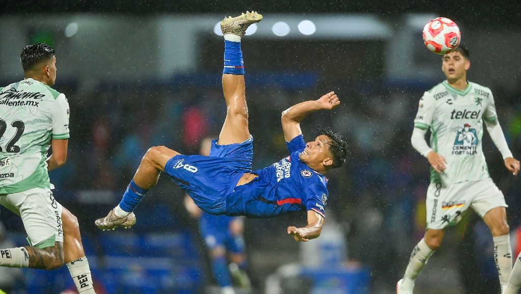 En Cruz Azul se entregan títulos: afición de la Máquina pone ‘contra las cuerdas’ a Larcamón