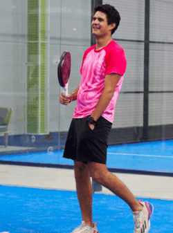 Envían una pala de pádel, deporte mexicano, al espacio exterior