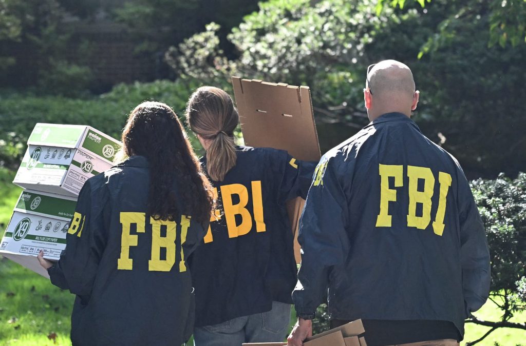 Esta Semana en la Democracia – Semana 31: Donald Trump Envía a Kash Patel Tras Sus Enemigos