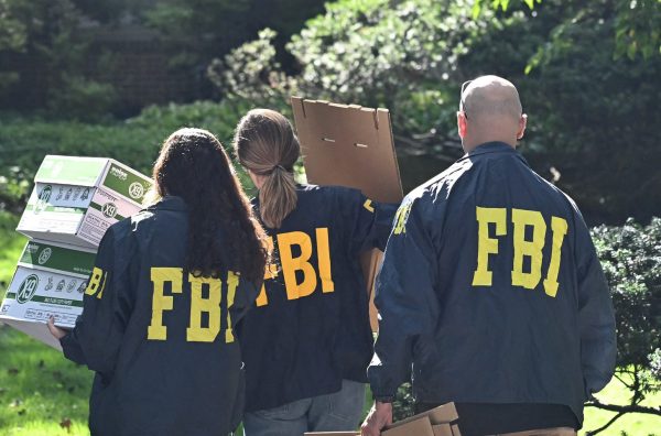 Esta Semana en la Democracia – Semana 31: Donald Trump Envía a Kash Patel Tras Sus Enemigos