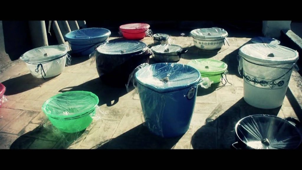 Estudiante francés inventa un utensilio de terracota que transforma el agua de mar en agua potable