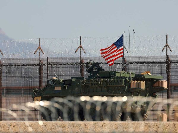 EU extiende el muro de la frontera con México; orden de Noem