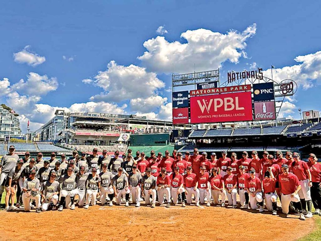 Florece el beisbol femenil; batazos de historia