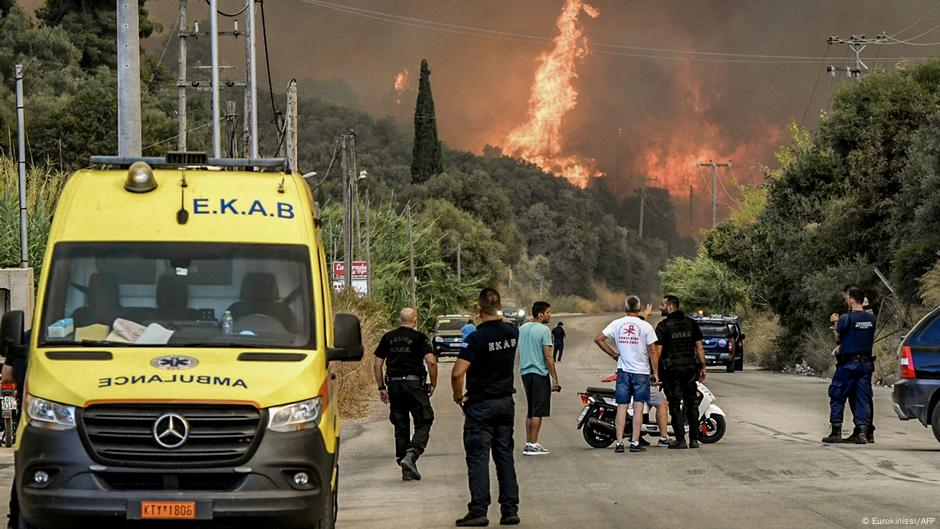Fuertes vientos complican combate a incendios en Grecia