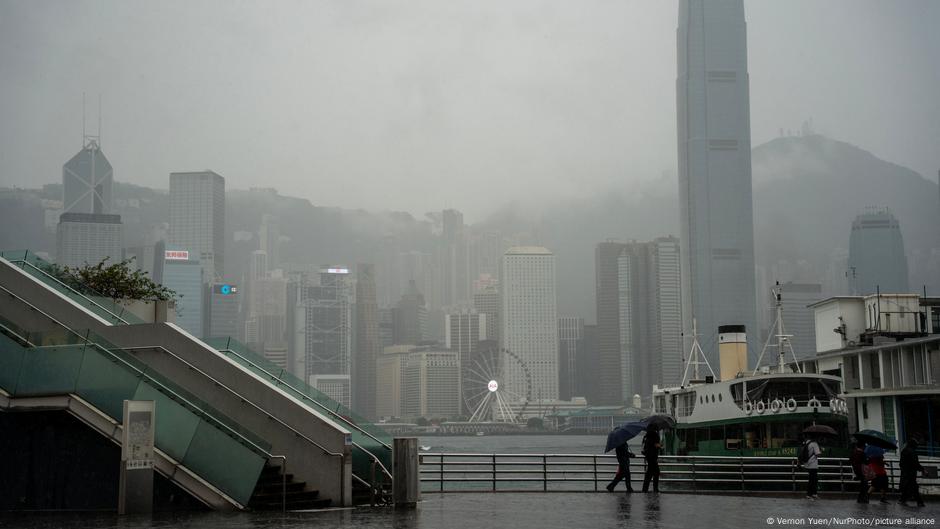 Hong Kong en alerta máxima por torrenciales lluvias